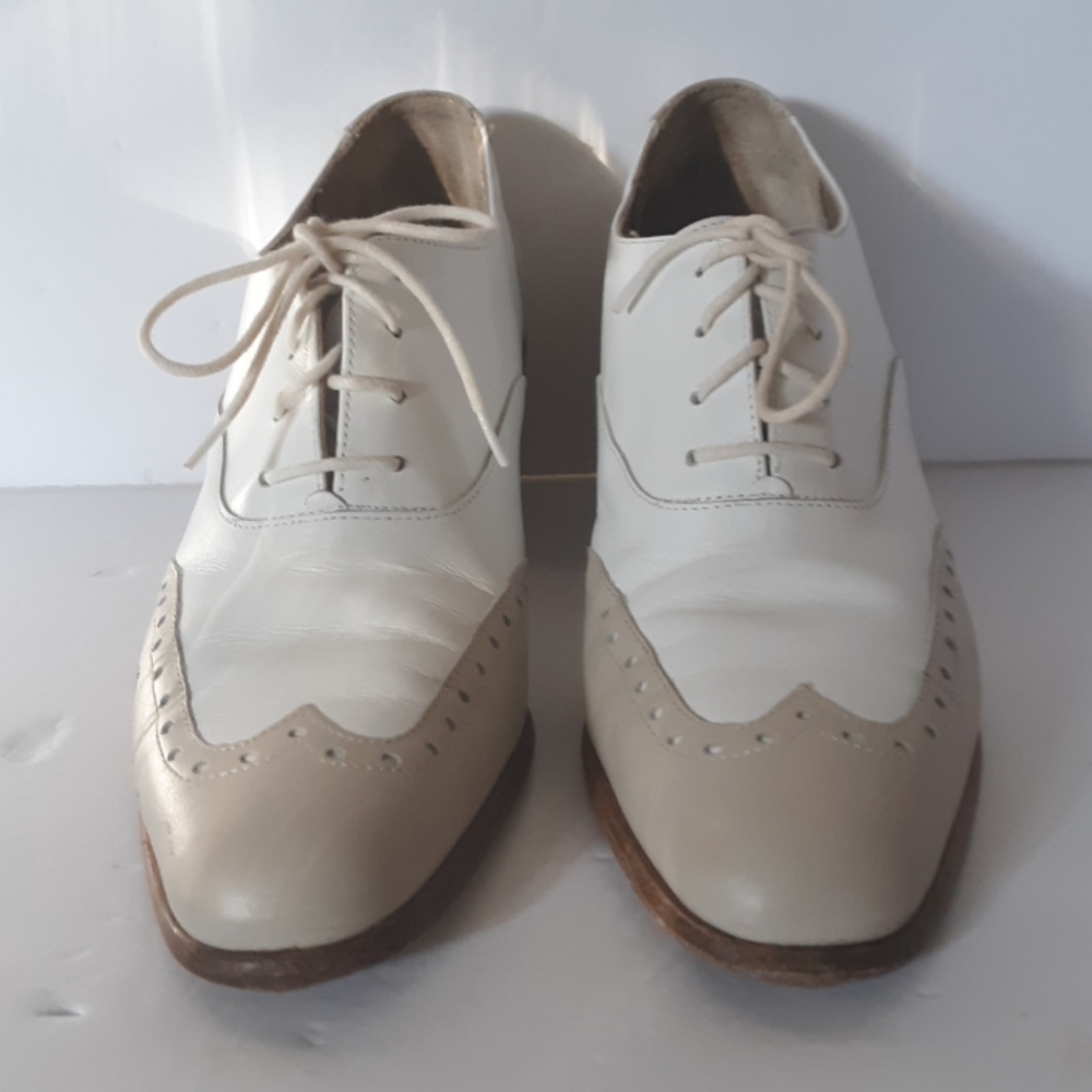 VINTAGE JILDOR CLOSED  TOE LEATHER SHOES